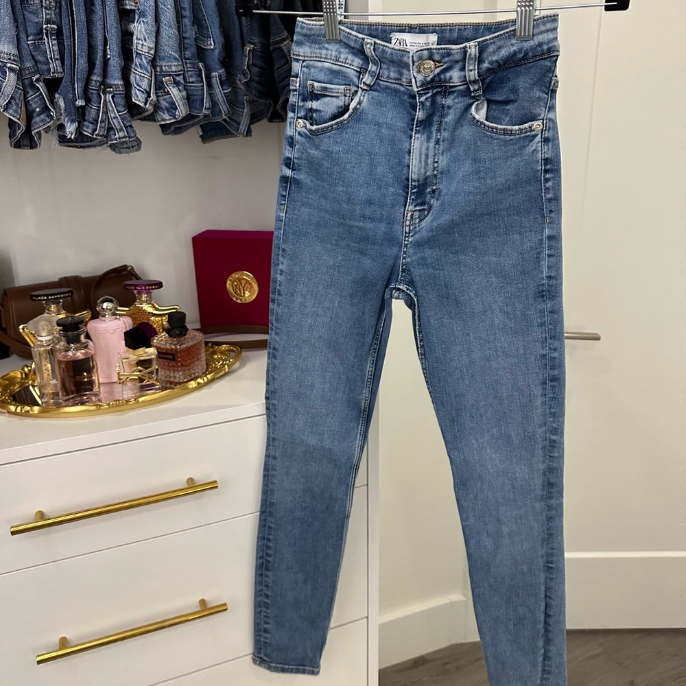 Zara jeans size 4